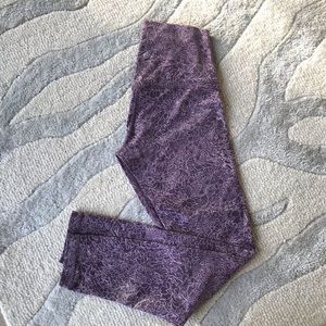 Lululemon Align crop tight